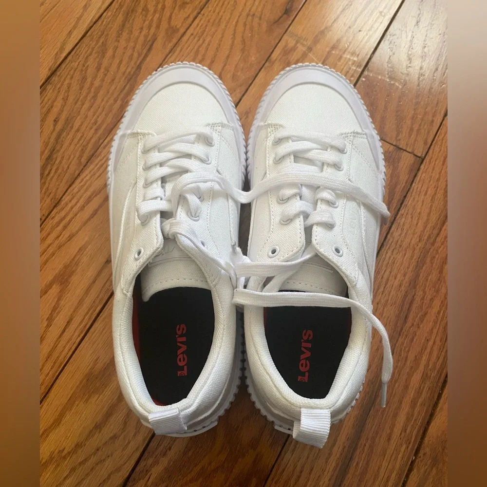 New NIB Levi’s Emma‎ White Mono Chunky Canvas Sneakers Size 8.5